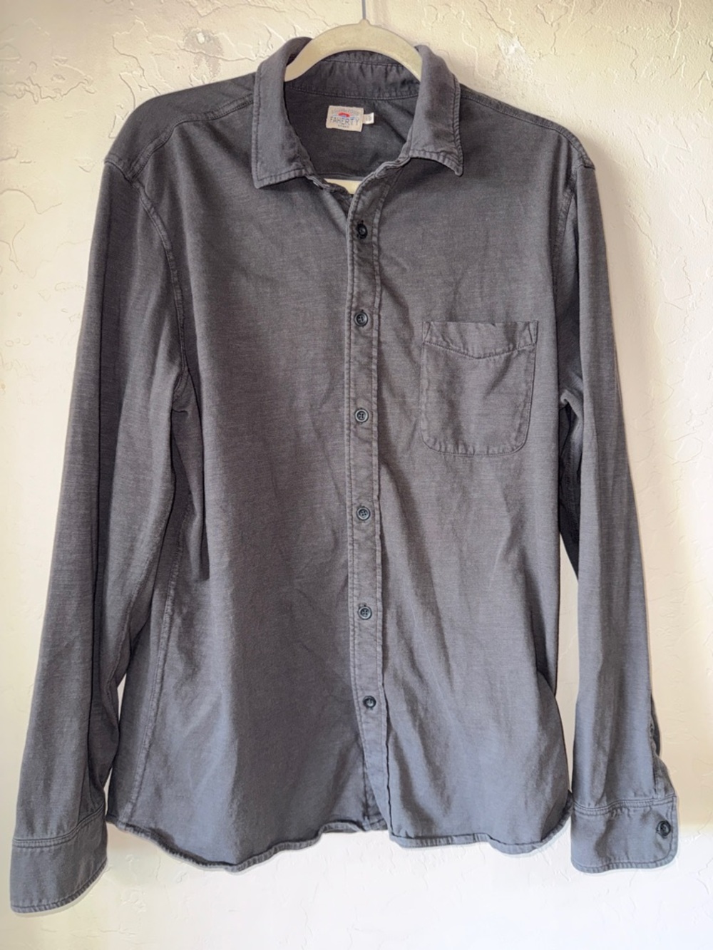Faherty men’s 100% organic cotton button front shirt charcoal grey size large